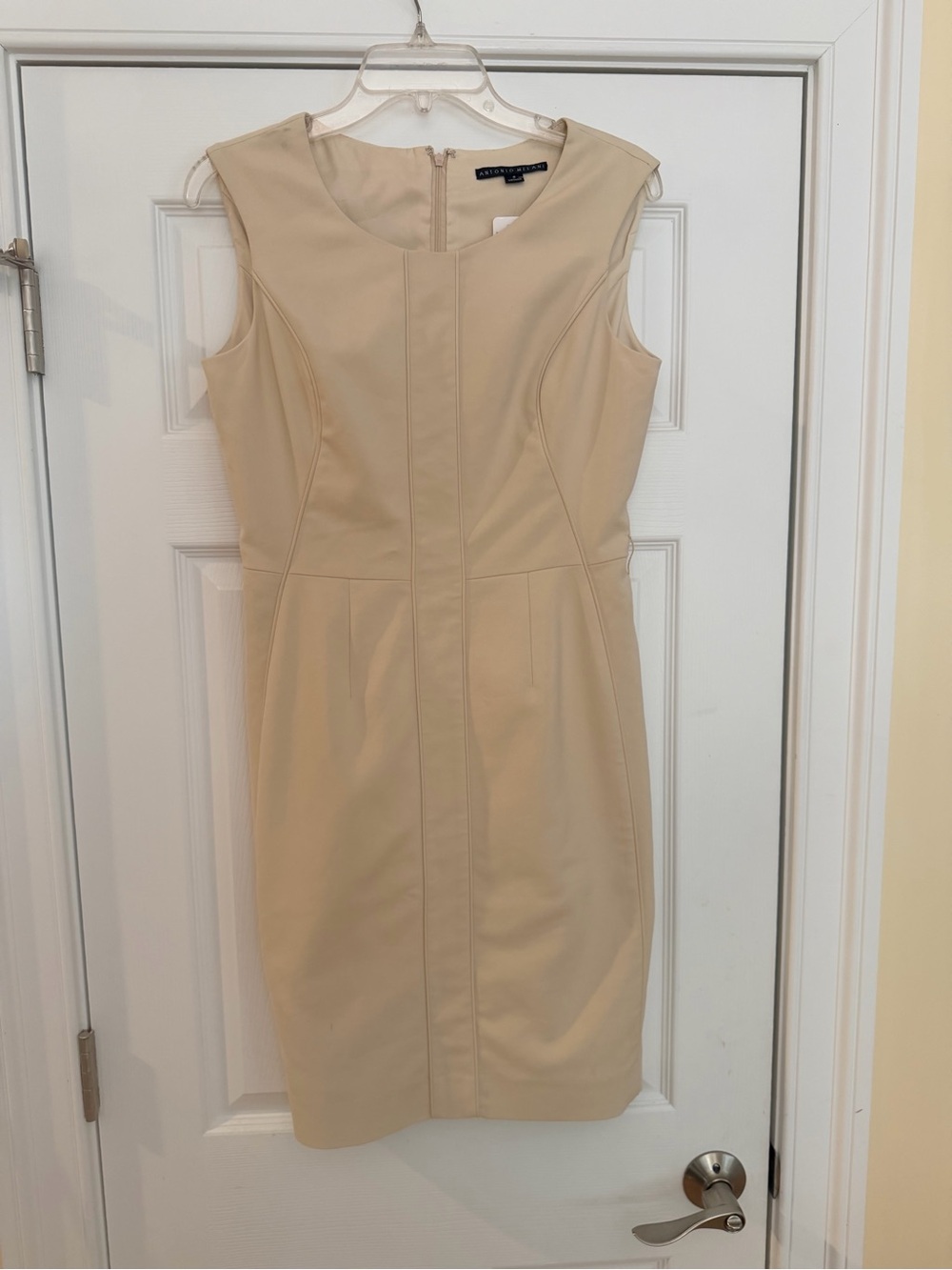 Ladies Size 6 "ANTONIO MELANI" Sleeveless Cream Sheath Dress GUC